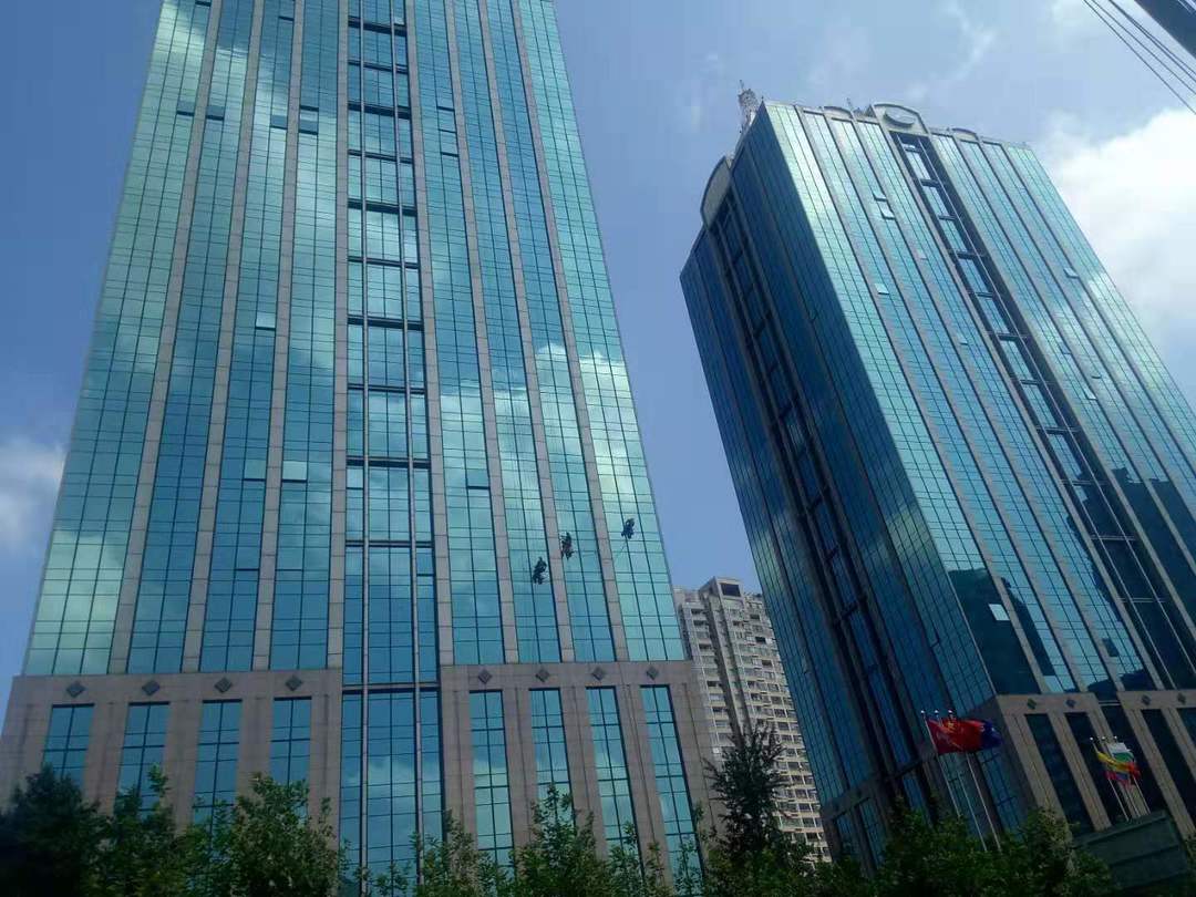 远东国际大厦,精装修带家具,2号线娄山关路户型方正,业态不限