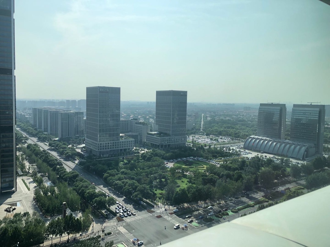亦庄荣京东街大族近地铁办公室,高楼层四面采光,开发商直租