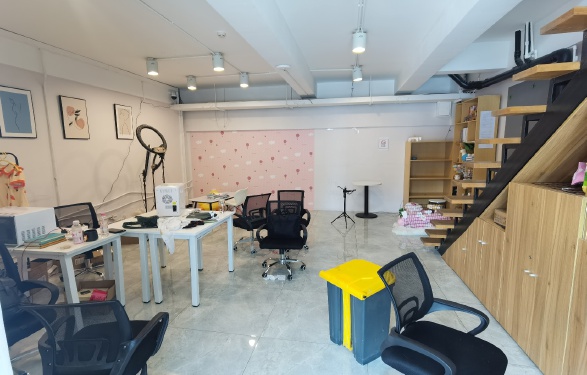 同款直播间装修 4a2baa8e769d2d2ff9027c8c67af926b.jpg!587x375.jpg
