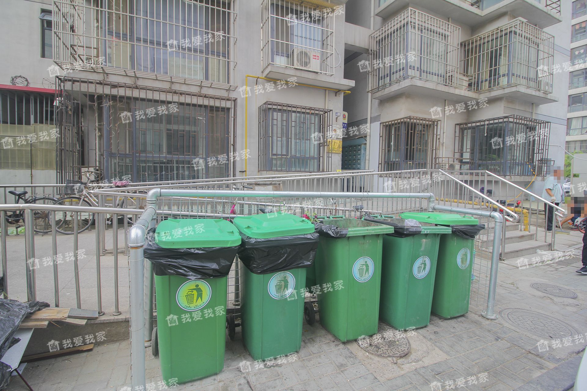 0分距离9号线,5号线直沽站500米左右,小区门口300米处为丰盛园公交站