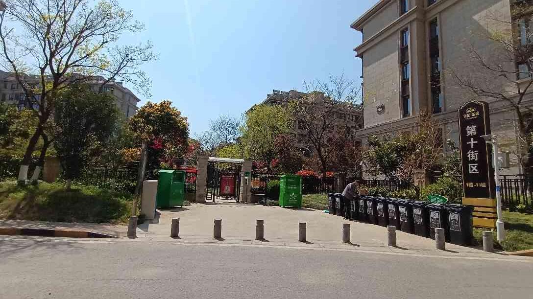 东郊小镇十街区银亿东城