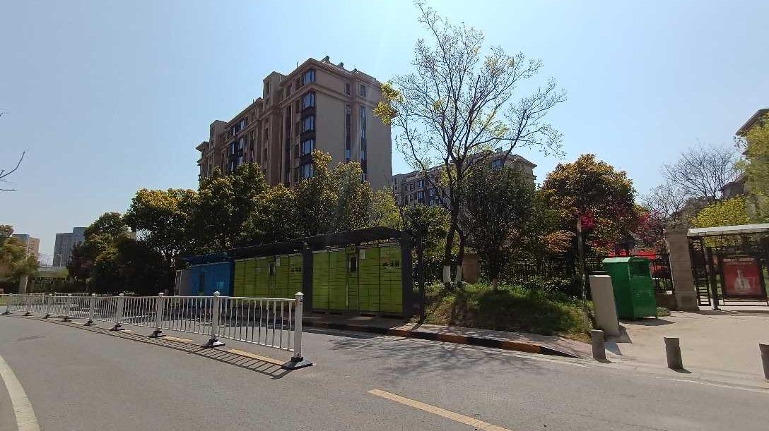 东郊小镇十街区银亿东城