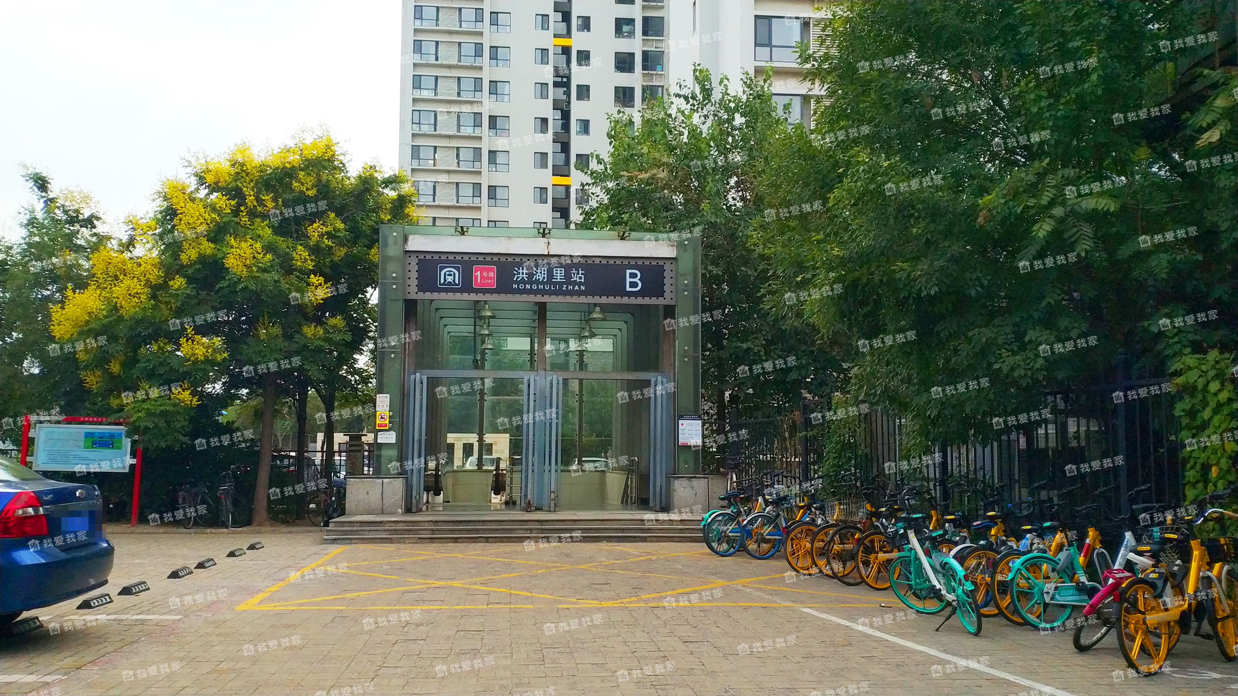 小区距离地铁1号线洪湖里站350米左右,小区门口为风屏公寓公交站,含20