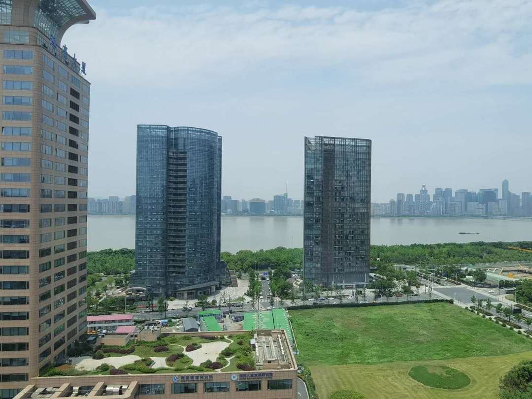 滨江区政府周边 银丰大厦 整层精装带家具出租