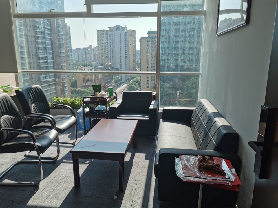 朗琴国际大厦a座丨精装修带家具丨使用率高丨采光好丨观景办公